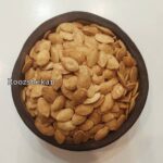 یک کاسه پر از تخمه کدو دوآتیشه