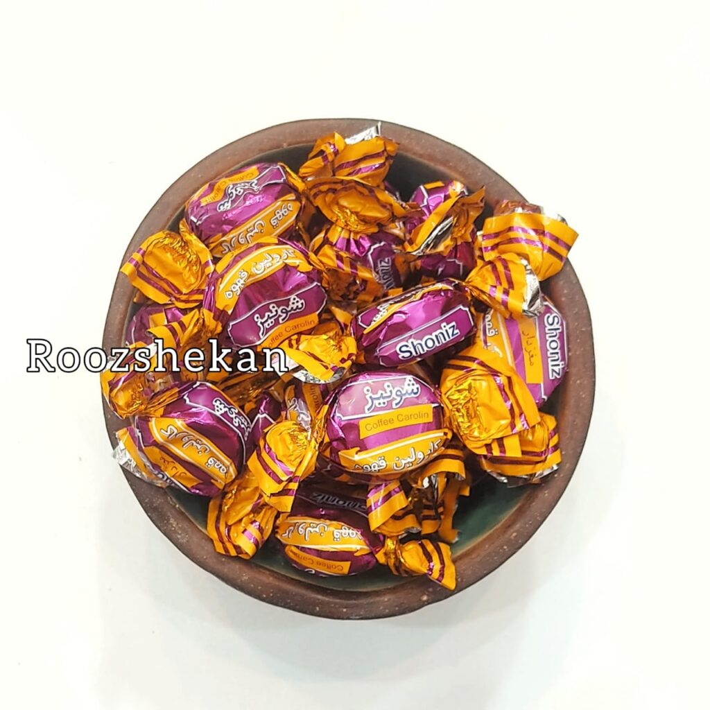 یک کاسه پر از تافی میوه ای شونیز